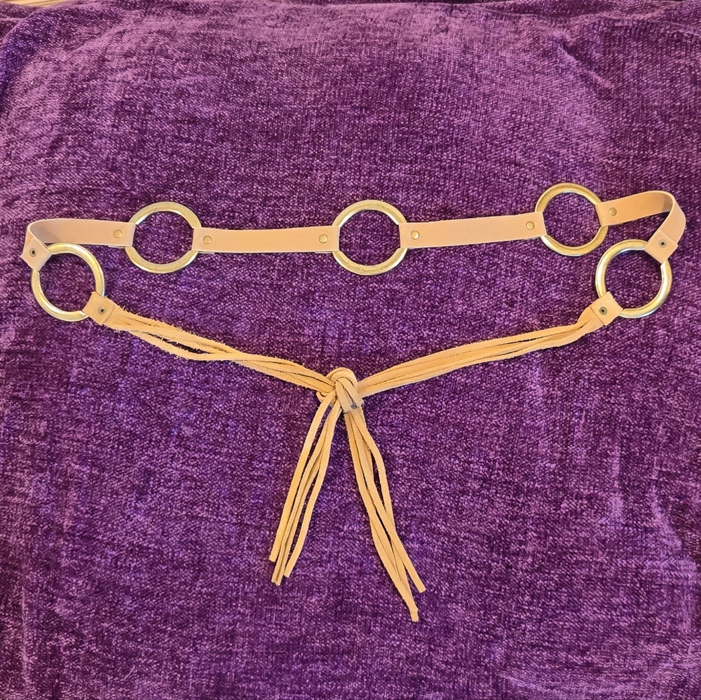 Vintage light tan suede metal rings bound tie fastening waist belt